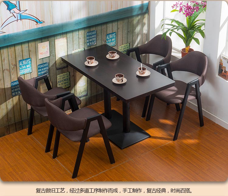 西餐廳用桌椅擺放效果圖