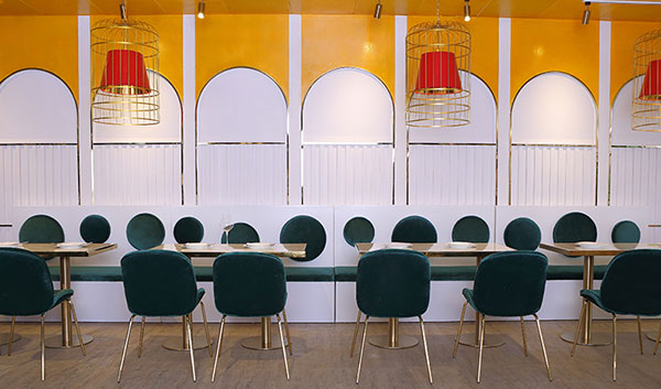 靠墻卡座沙發(fā)圖片